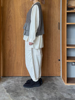 tumugu / オーガニックコットンコーデュロイ ティンカーパンツ（IVORY）