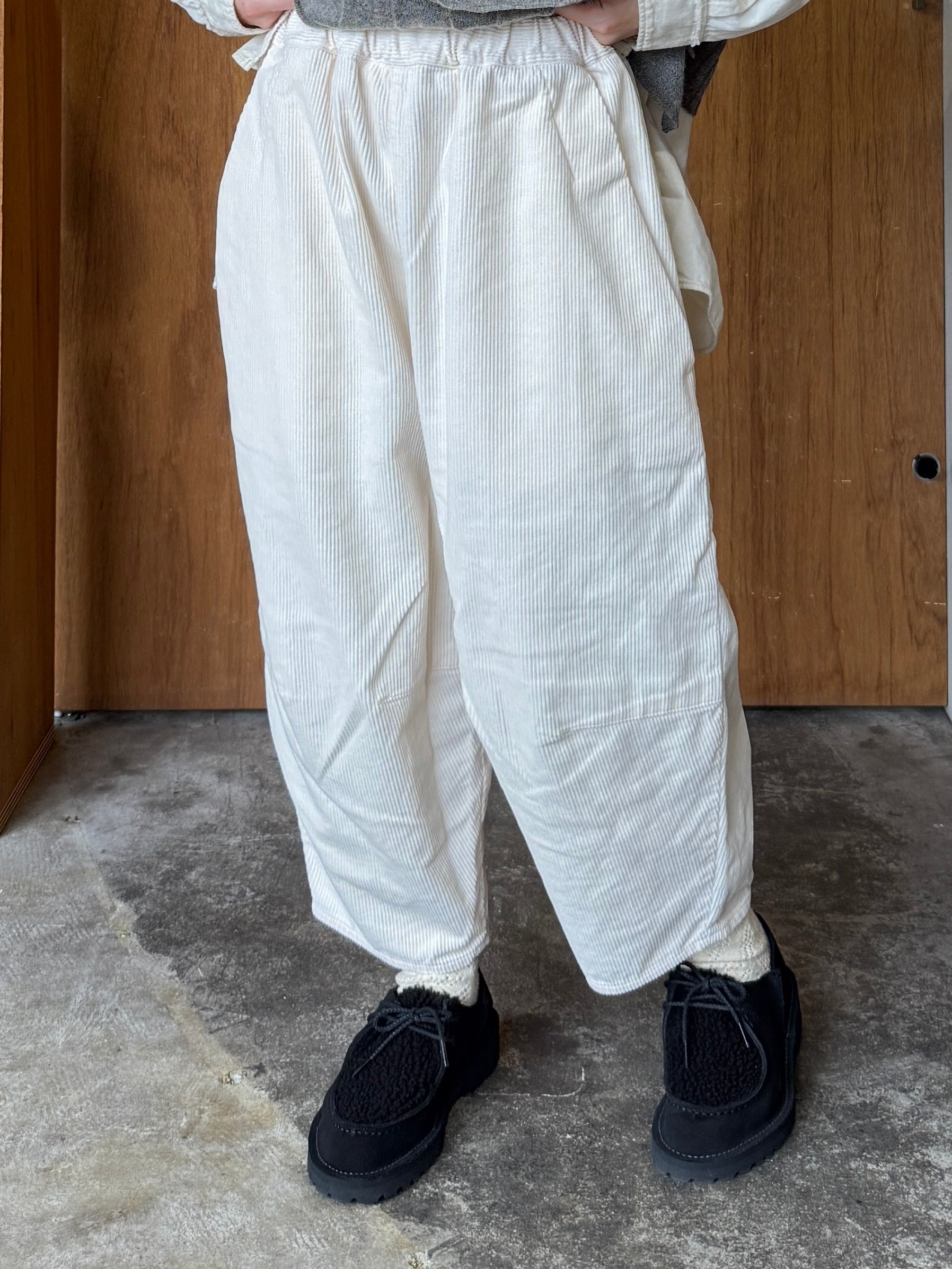 tumugu / オーガニックコットンコーデュロイ ティンカーパンツ（IVORY）