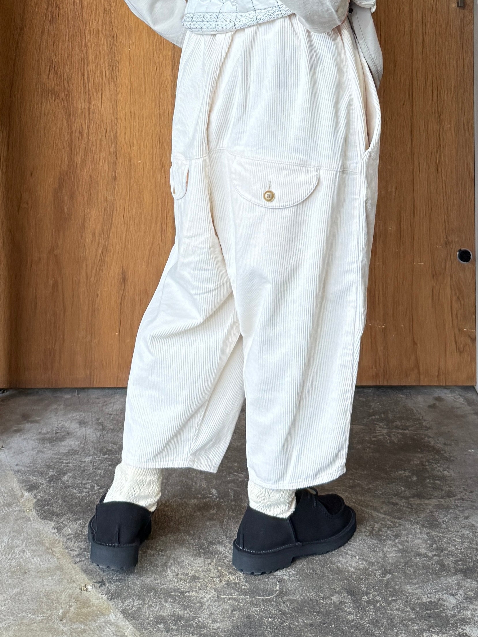 tumugu / オーガニックコットンコーデュロイ ティンカーパンツ（IVORY）