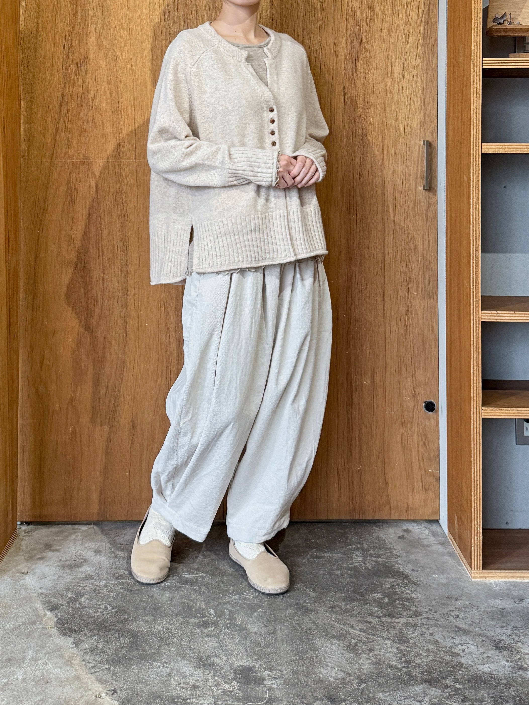 tumugu / ふわふわウール カーディガン（ECRU）