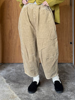 tumugu / オーガニックコットンコーデュロイ ティンカーパンツ（BEIGE）