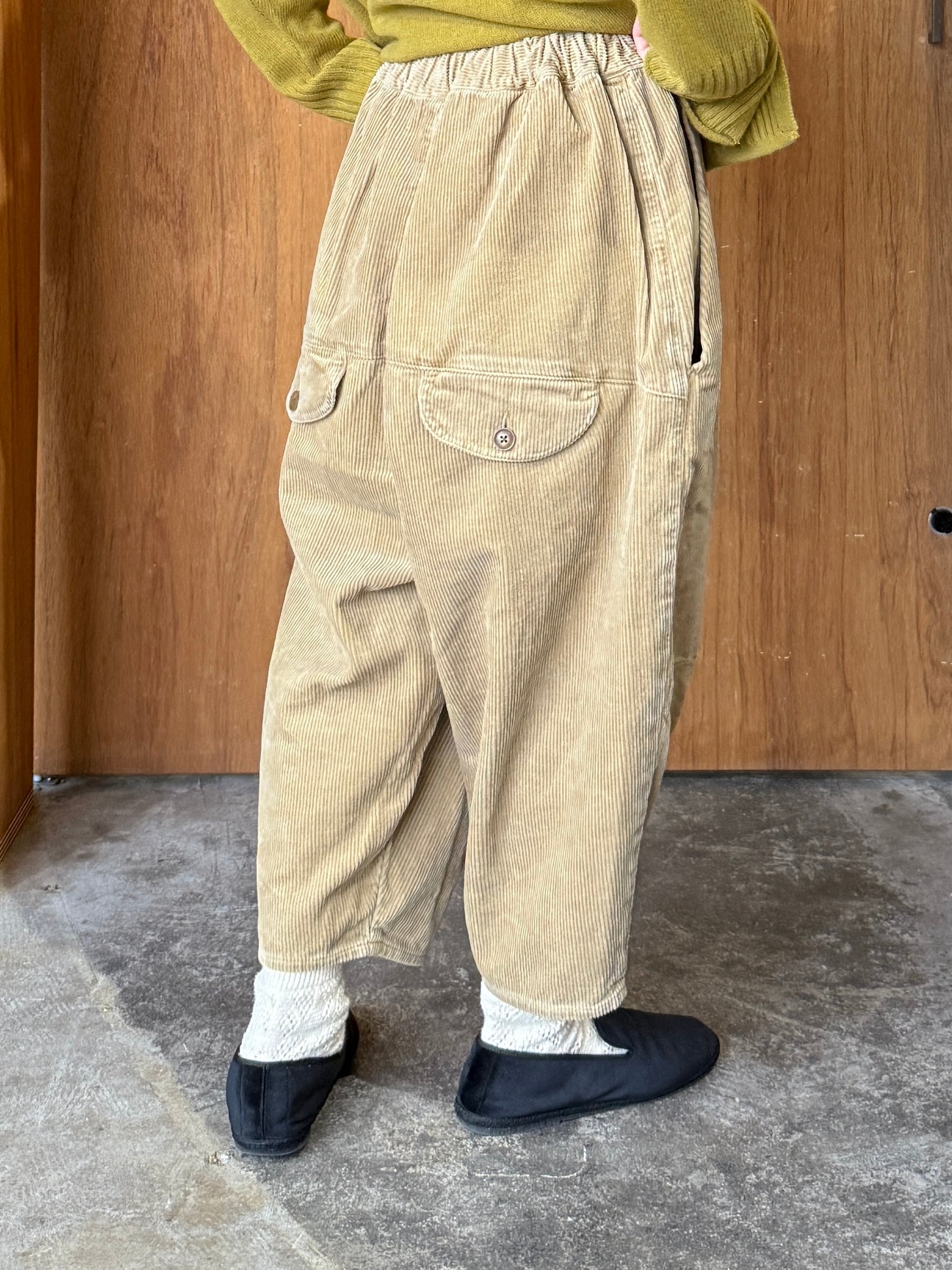tumugu / オーガニックコットンコーデュロイ ティンカーパンツ（BEIGE）