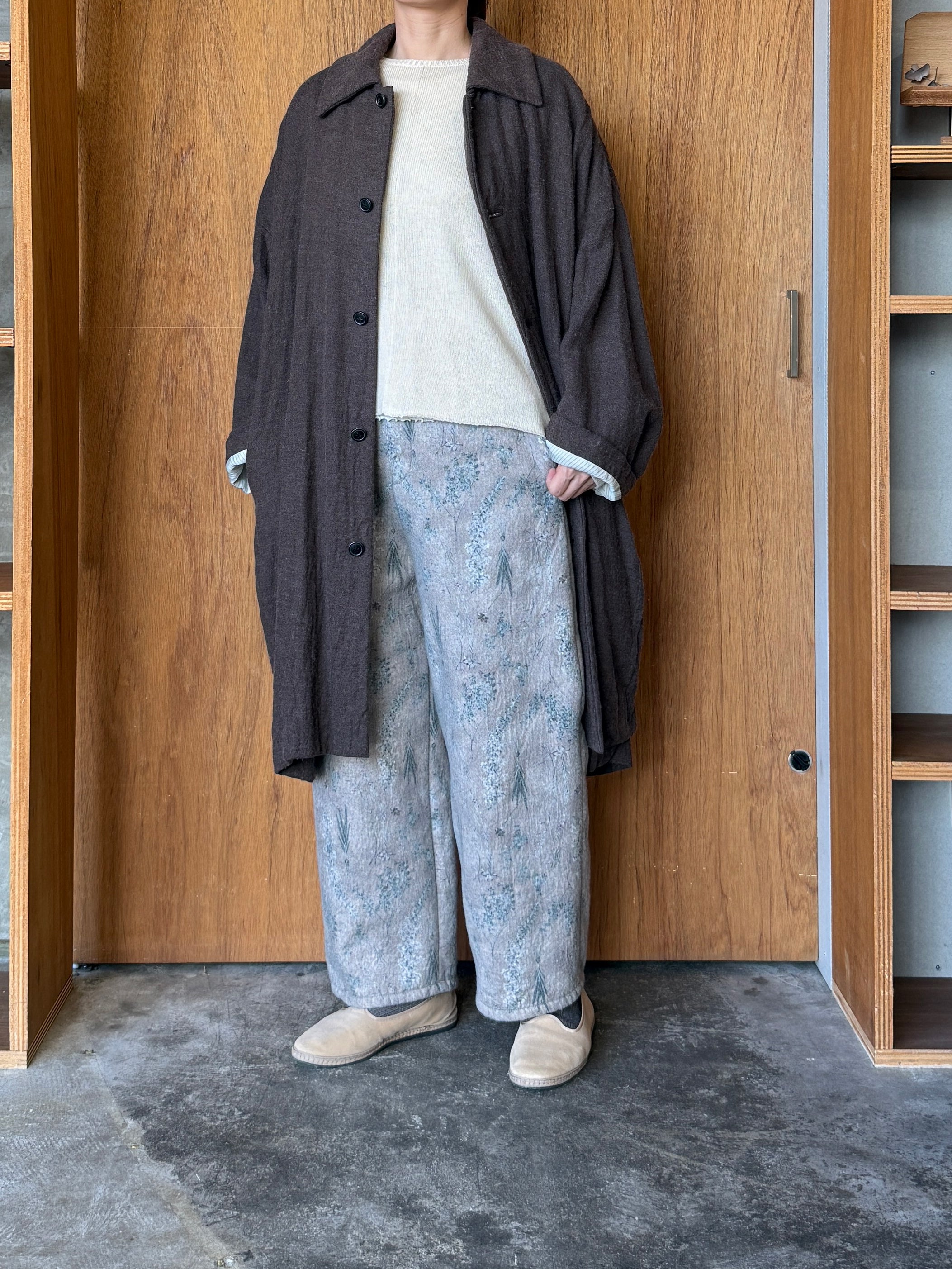 qiri / old letter flowers curve pants (ベージュ)