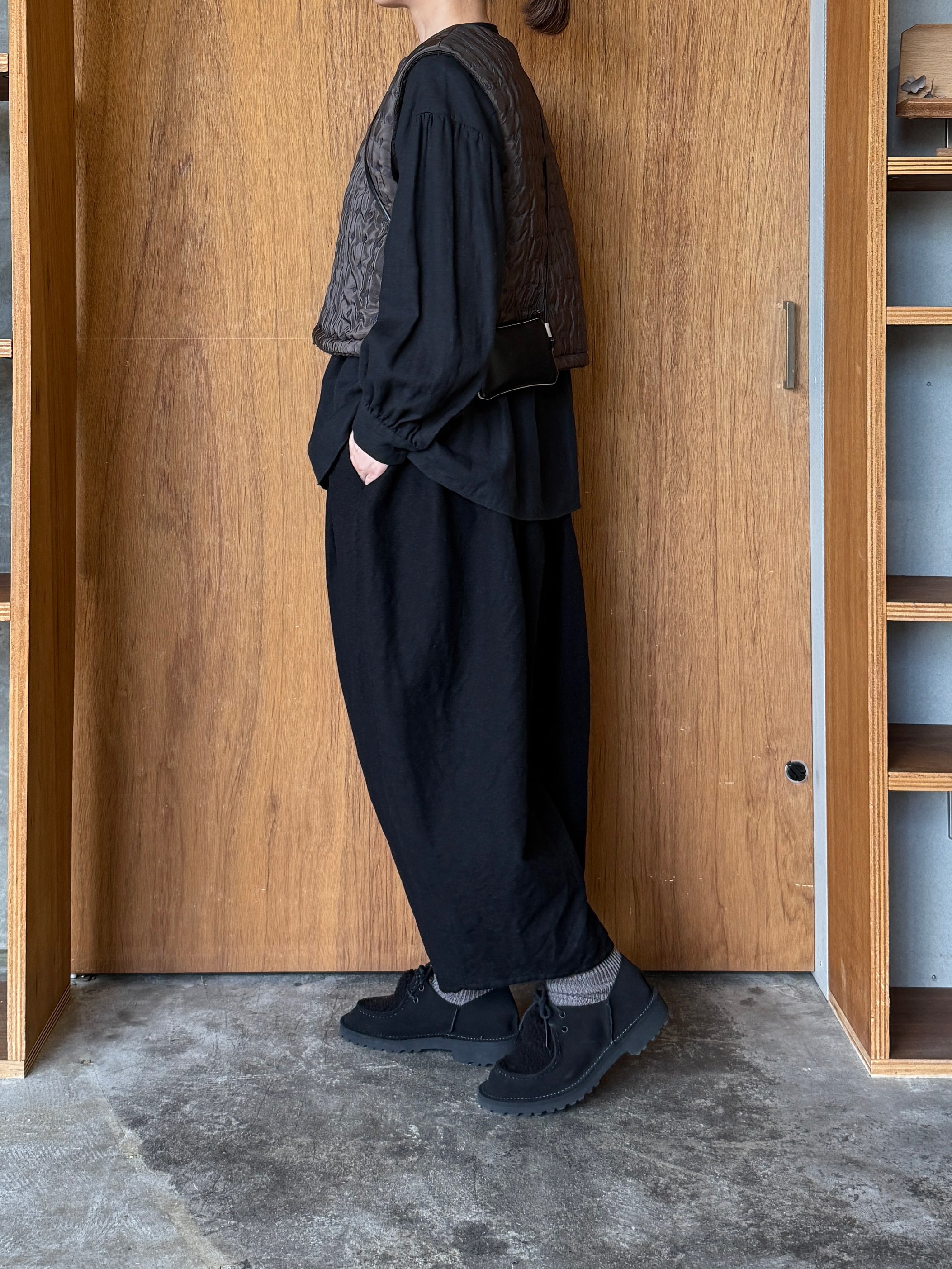 qiri / flower dot quilt JQ short reversible vest (ブラウン)