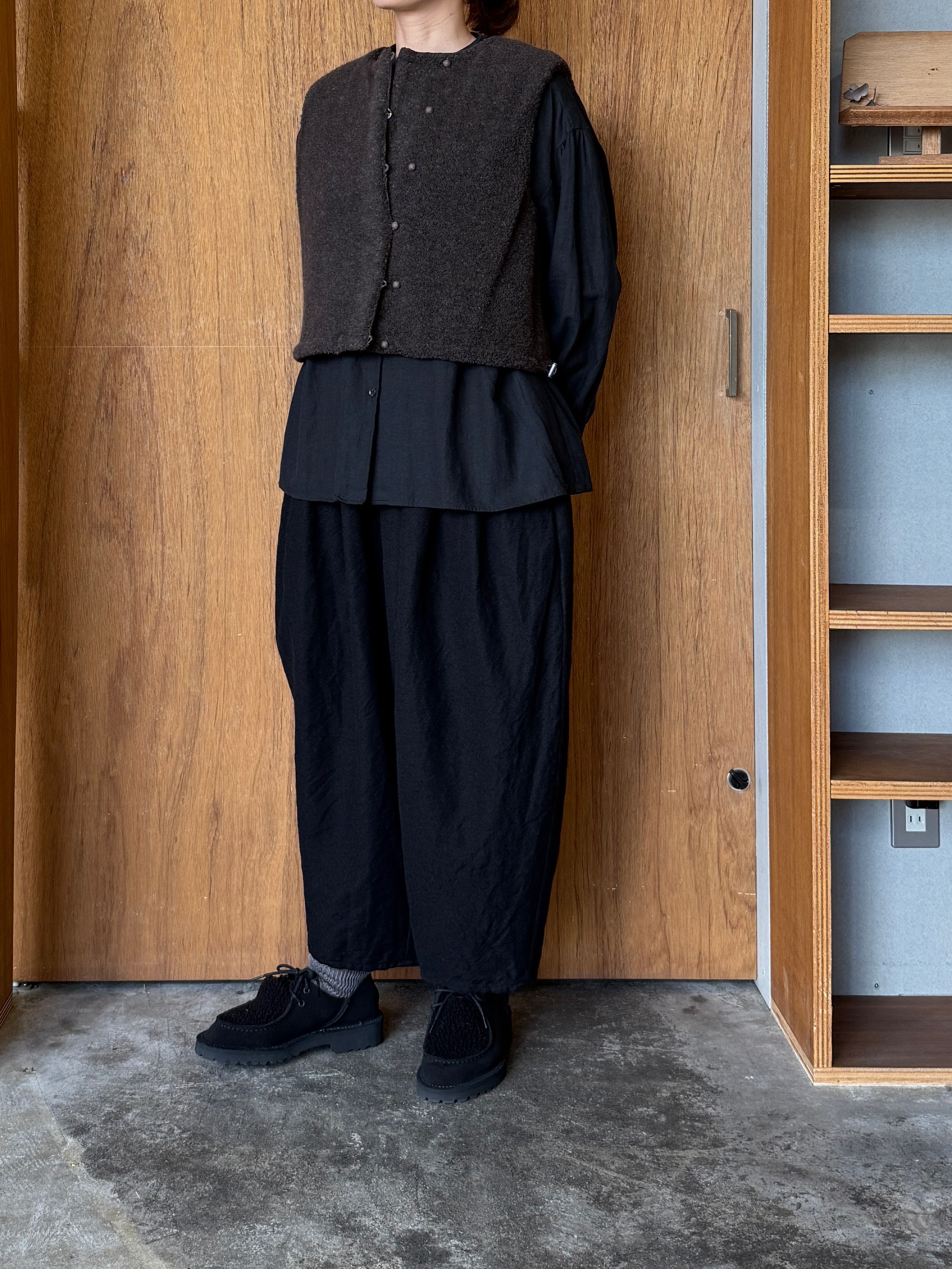 qiri / flower dot quilt JQ short reversible vest (ブラウン)