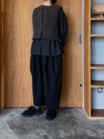 qiri / flower dot quilt JQ short reversible vest (ブラウン)