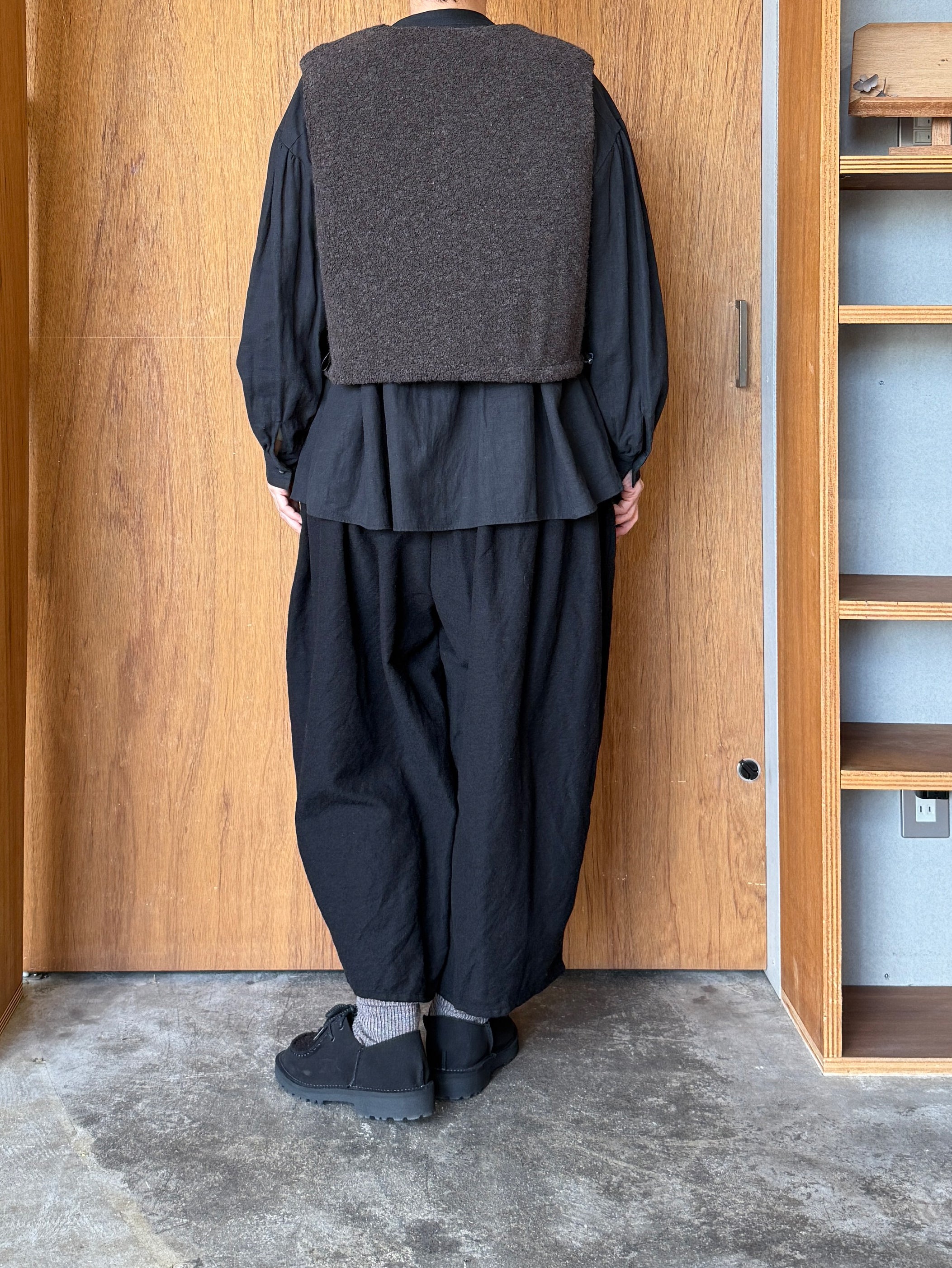 qiri / flower dot quilt JQ short reversible vest (ブラウン)