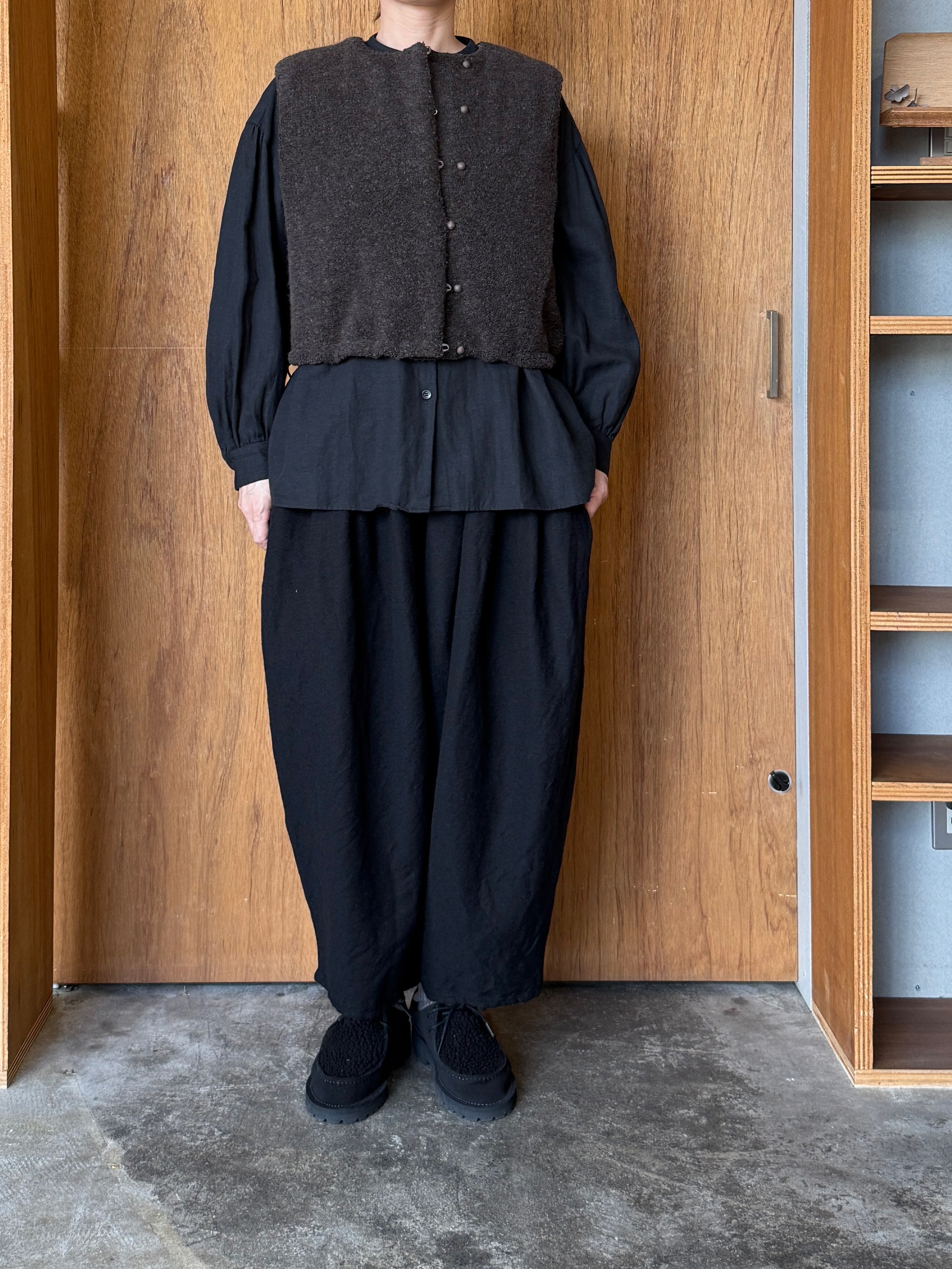 qiri / flower dot quilt JQ short reversible vest (ブラウン)