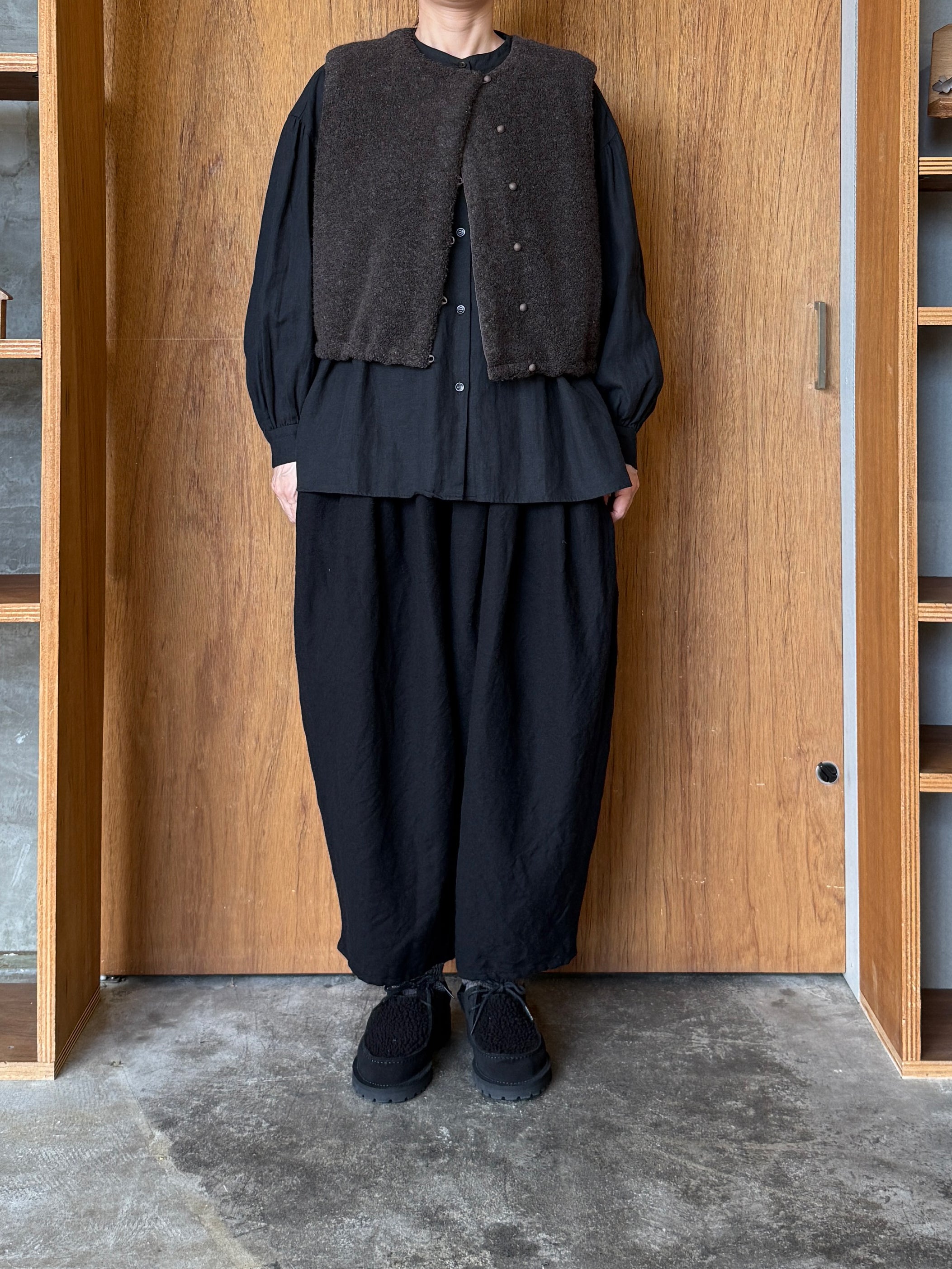 qiri / flower dot quilt JQ short reversible vest (ブラウン)