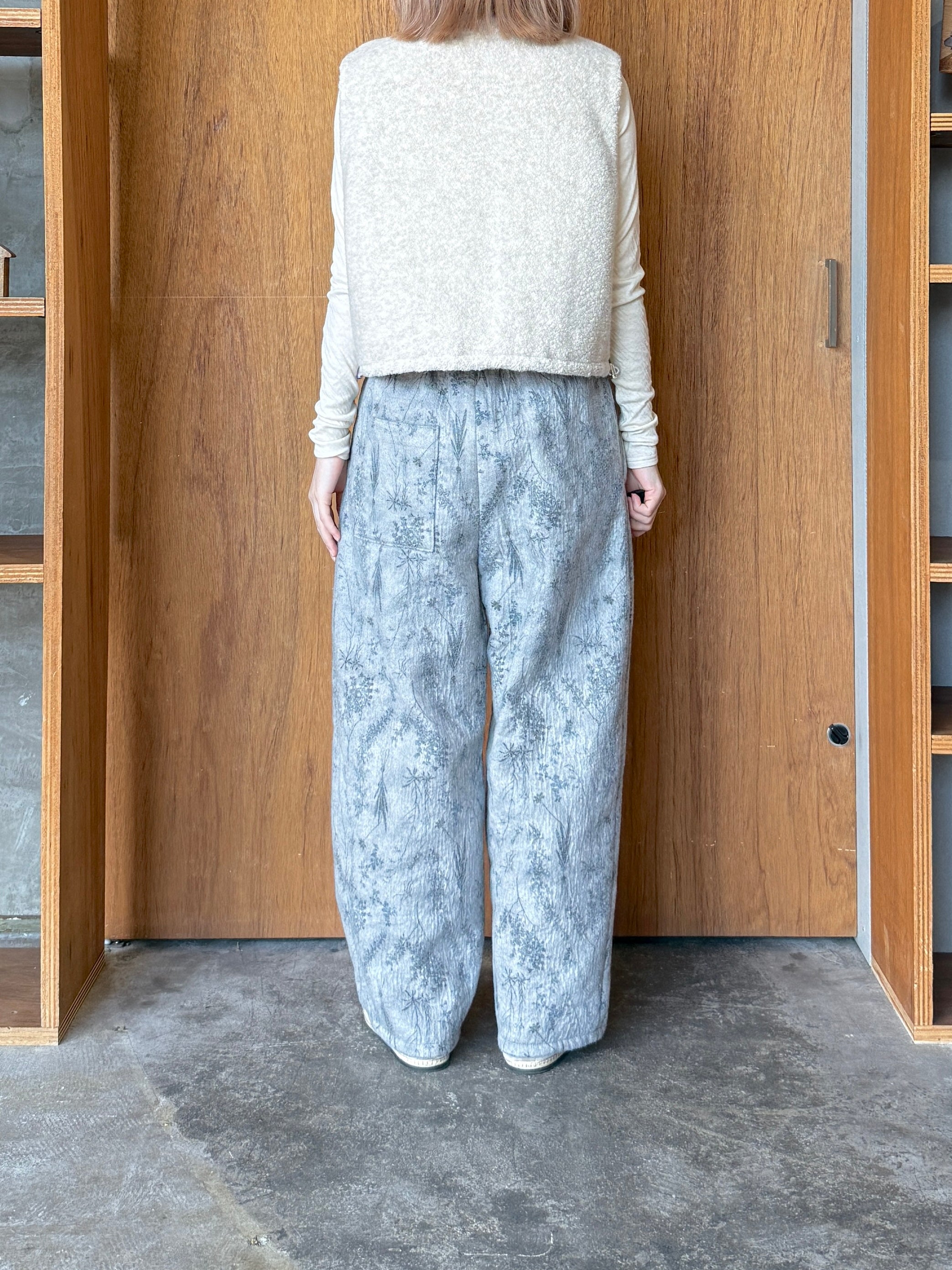 qiri / old letter flowers curve pants (グレー)