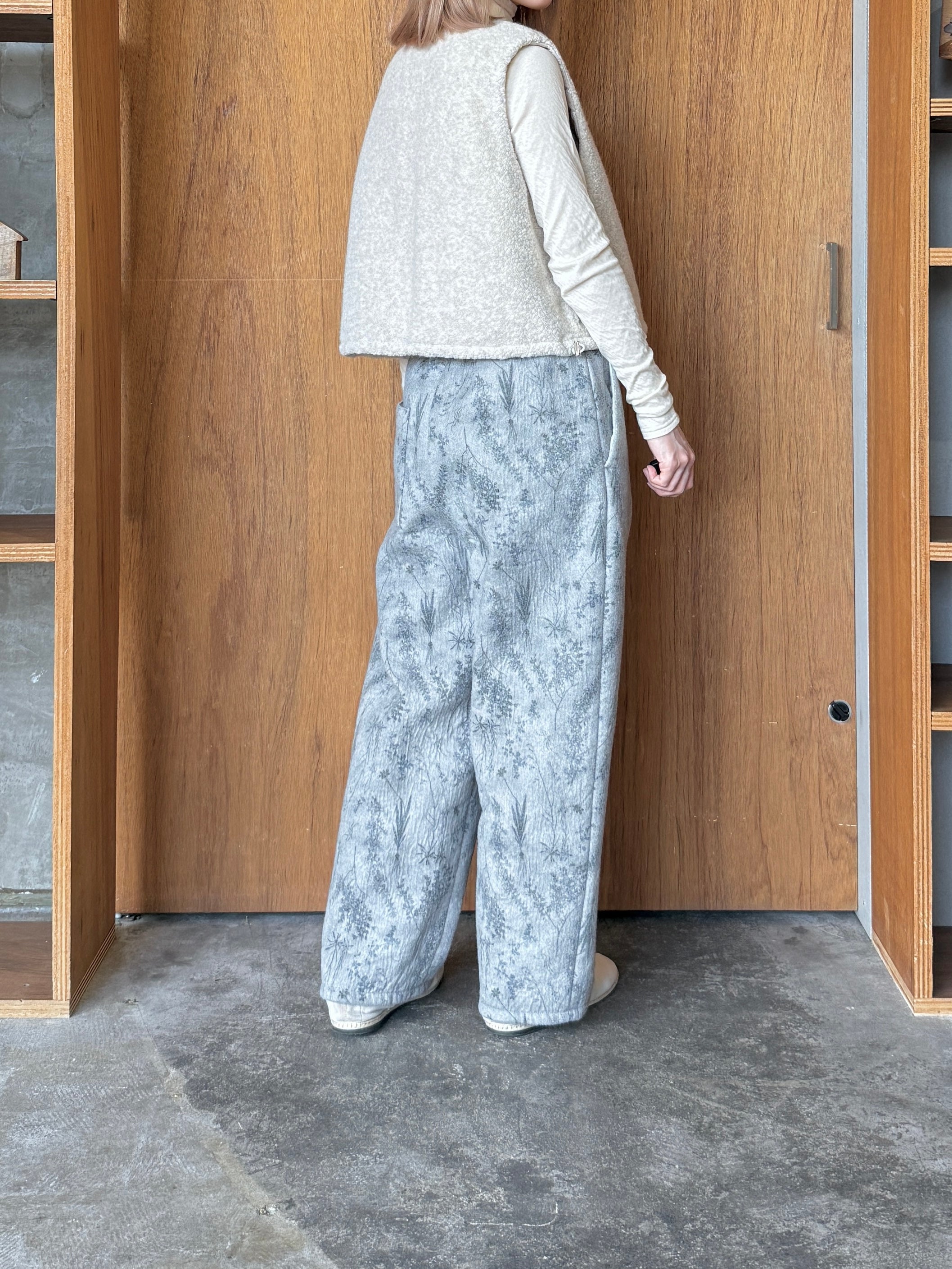 qiri / old letter flowers curve pants (グレー)