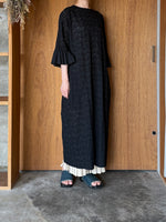 qiri / turu flower embroidery one-piece(クロ)