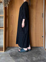 qiri / turu flower embroidery one-piece(クロ)