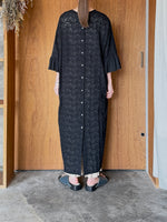 qiri / turu flower embroidery one-piece(クロ)