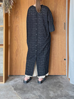 qiri / turu flower embroidery one-piece(クロ)