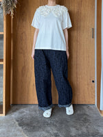 qiri / garden embroidery denim pants (navy × black)