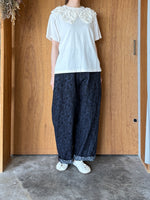 qiri / garden embroidery denim pants (navy × black)