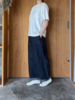 qiri / garden embroidery denim pants (navy × black)