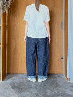 qiri / garden embroidery denim pants (navy × black)