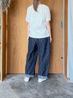 qiri / garden embroidery denim pants (navy × black)