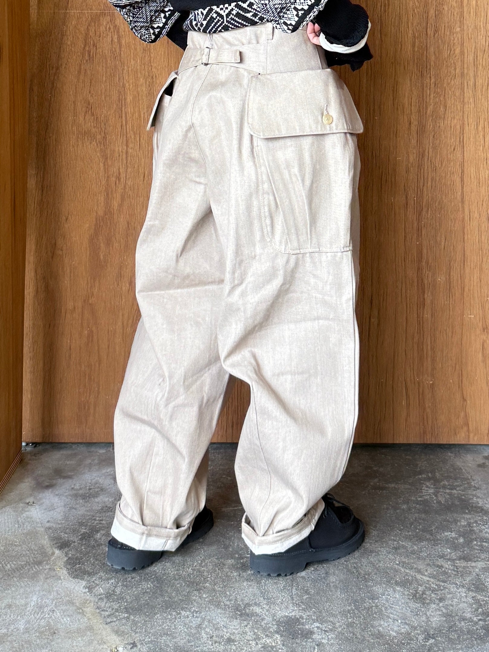 ASEEDONCLÖUD / P.E. trousers（Sand Beige）