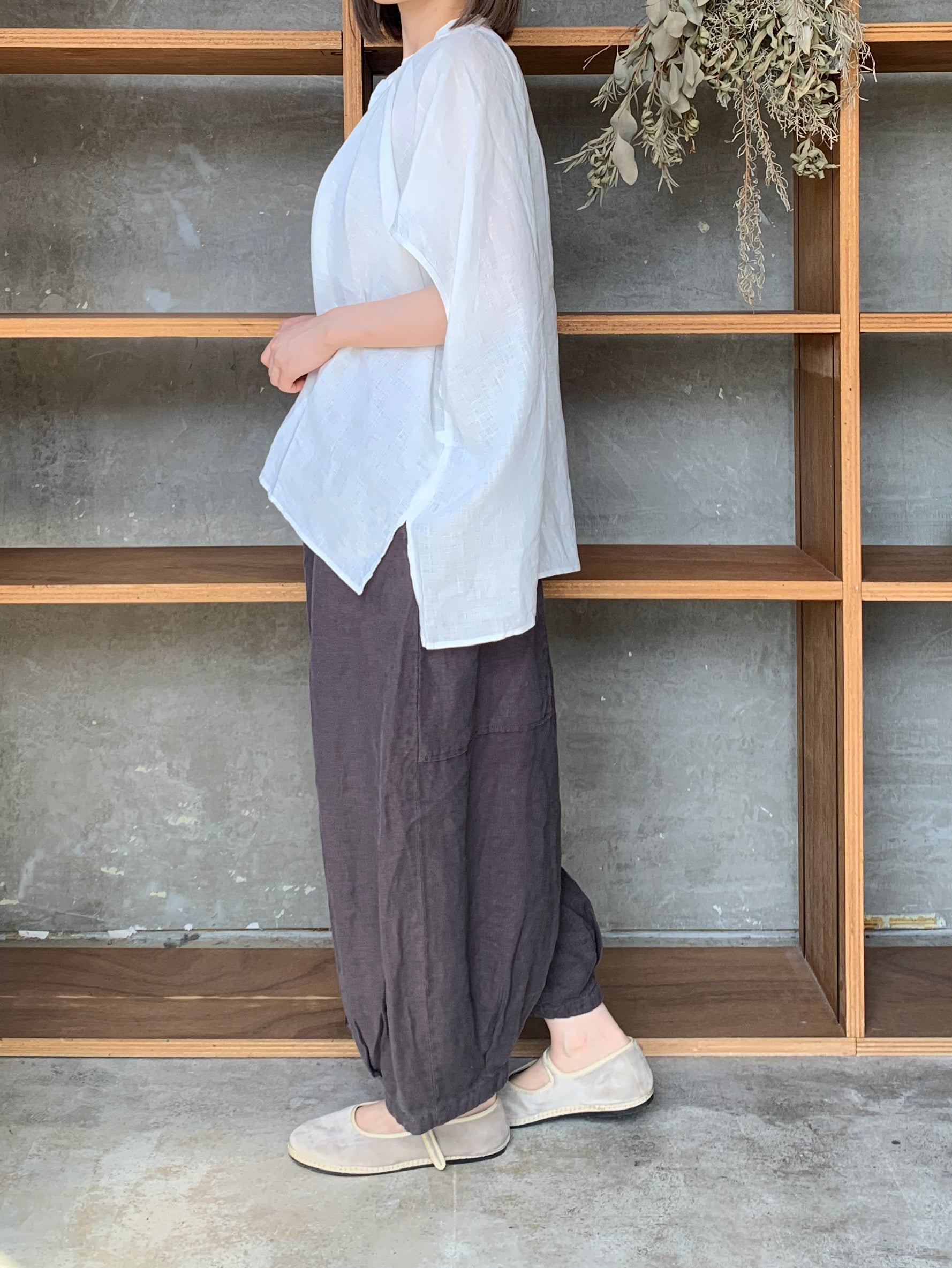 【SALE】tumugu / リネンキャンバス パンツ（CHARCOAL）