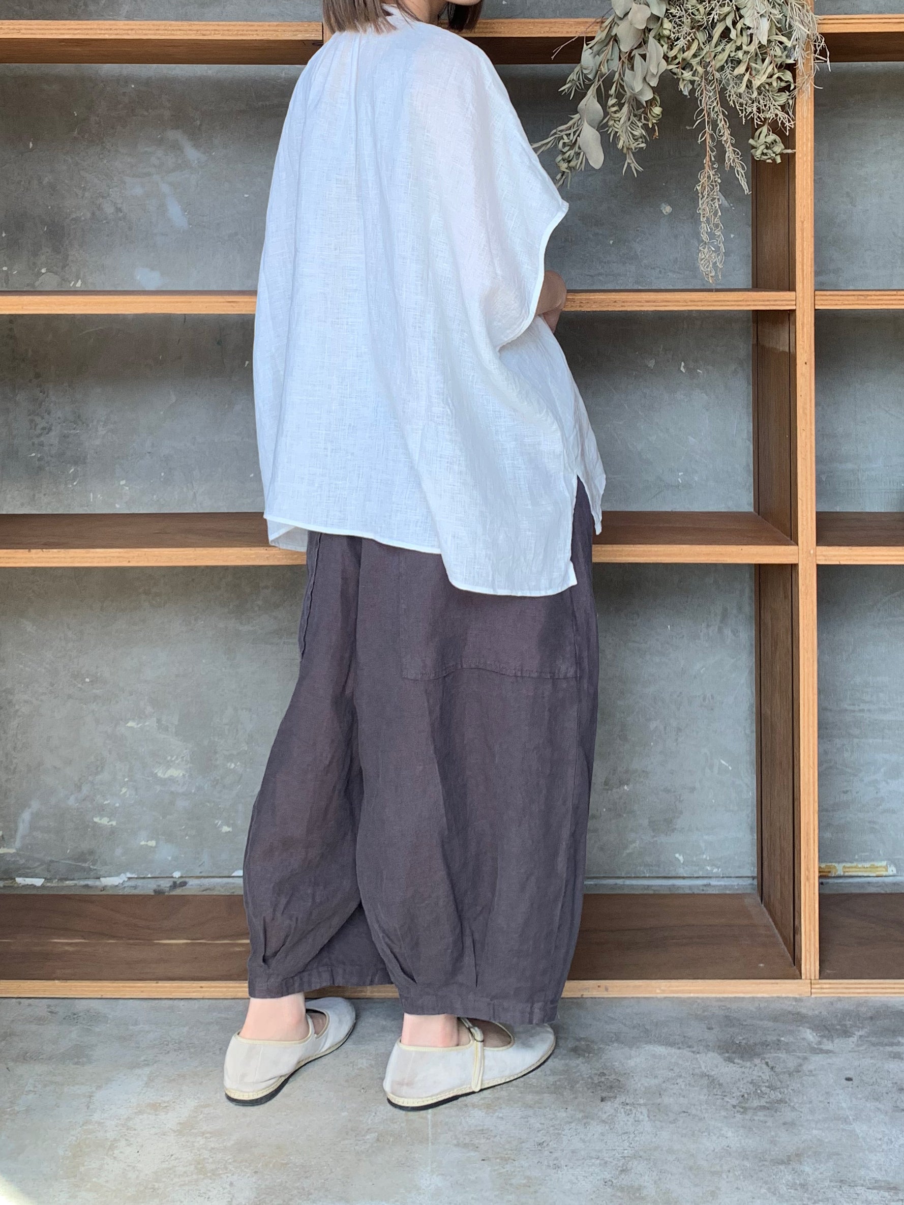 【SALE】tumugu / リネンキャンバス パンツ（CHARCOAL）