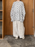 【予約】qiri / flower stitch embroidery tiered tuni ( lightgray*BK)