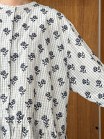 【予約】qiri / flower stitch embroidery tiered tuni ( lightgray*BK)