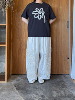 【予約】qiri / arabesque ribbon embroidery gather pants (light gray)