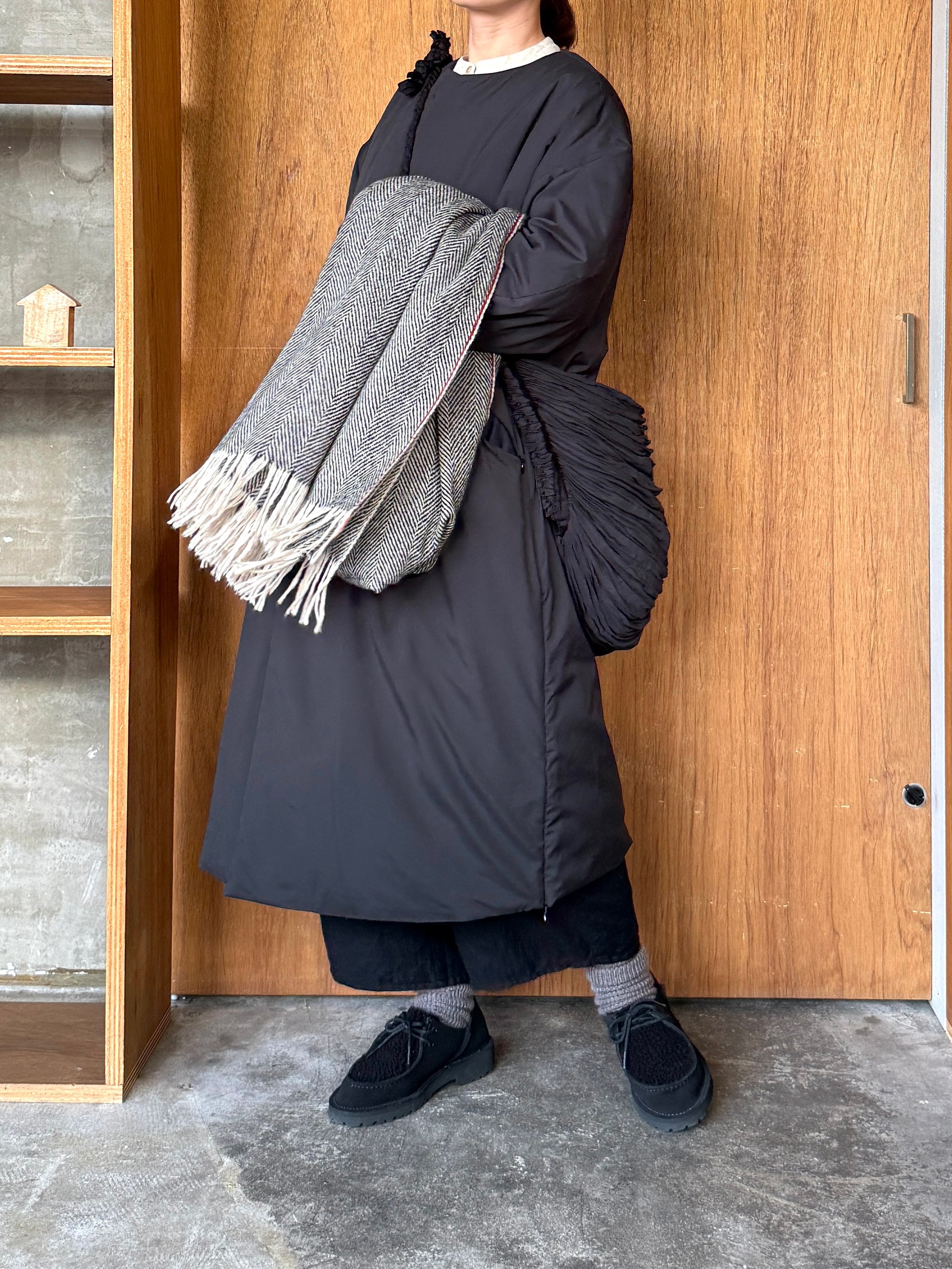 miffew / COLLARLESS DOWN COAT（BLACK）