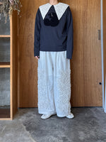 【予約】qiri / arabesque ribbon embroidery blouse (light gray)