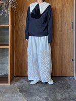 【予約】qiri / arabesque ribbon embroidery blouse (light gray)