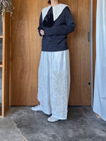 【予約】qiri / arabesque ribbon embroidery blouse (light gray)