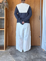 【予約】qiri / arabesque ribbon embroidery blouse (light gray)