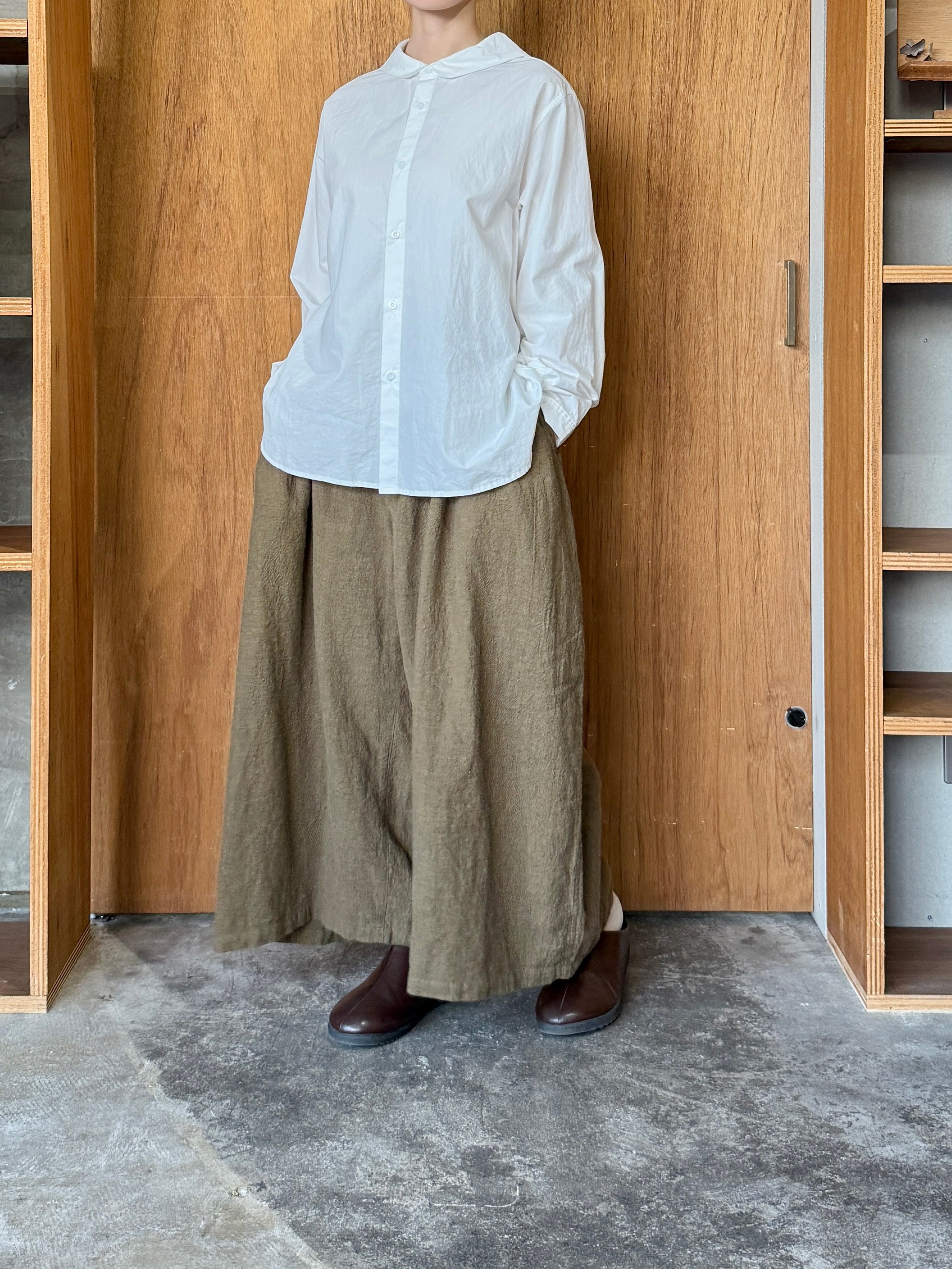 Vlas Blomme / Washed Linen Ramie Wool カーブパンツ(Olive)