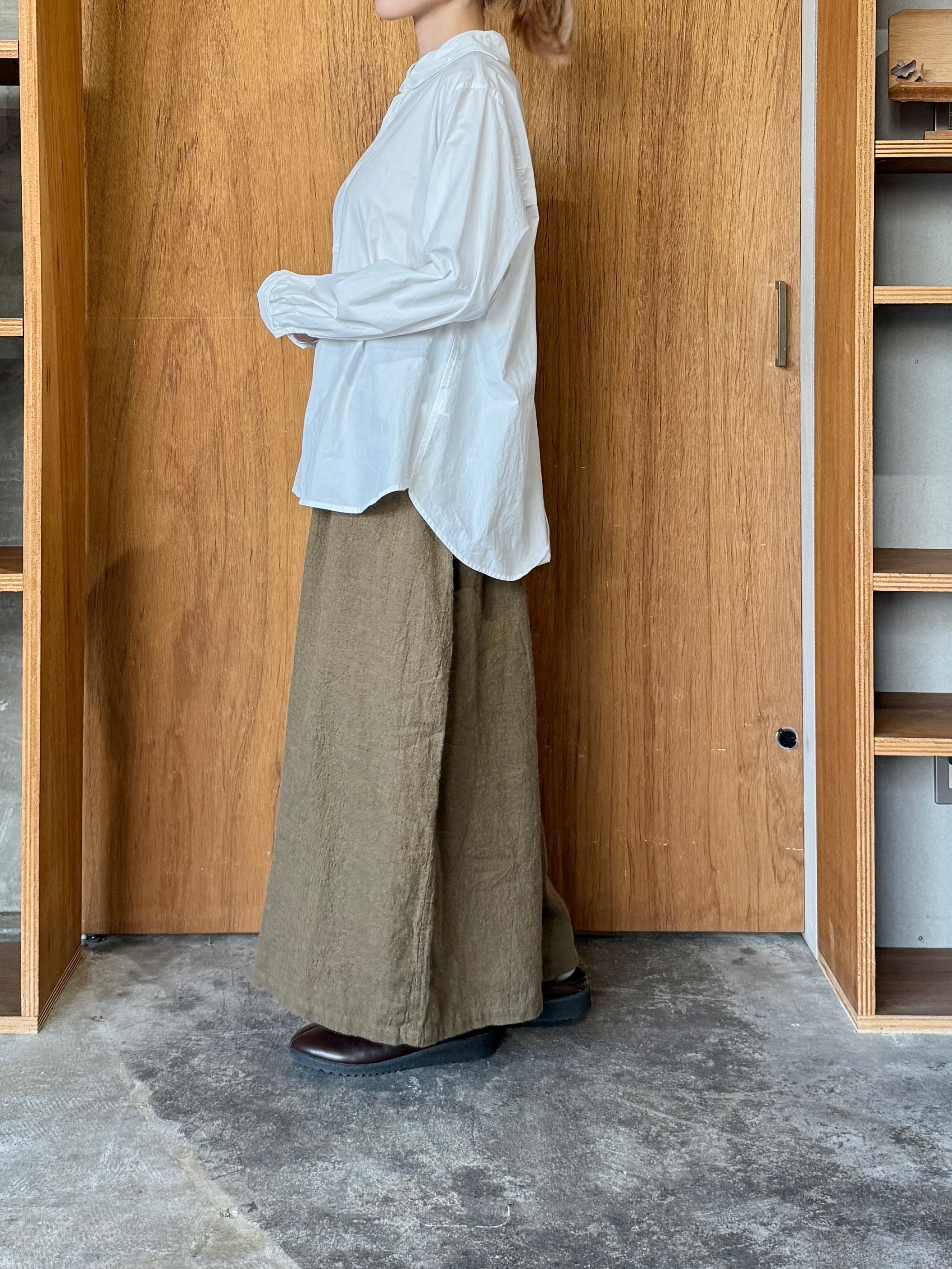 Vlas Blomme / Washed Linen Ramie Wool カーブパンツ(Olive)