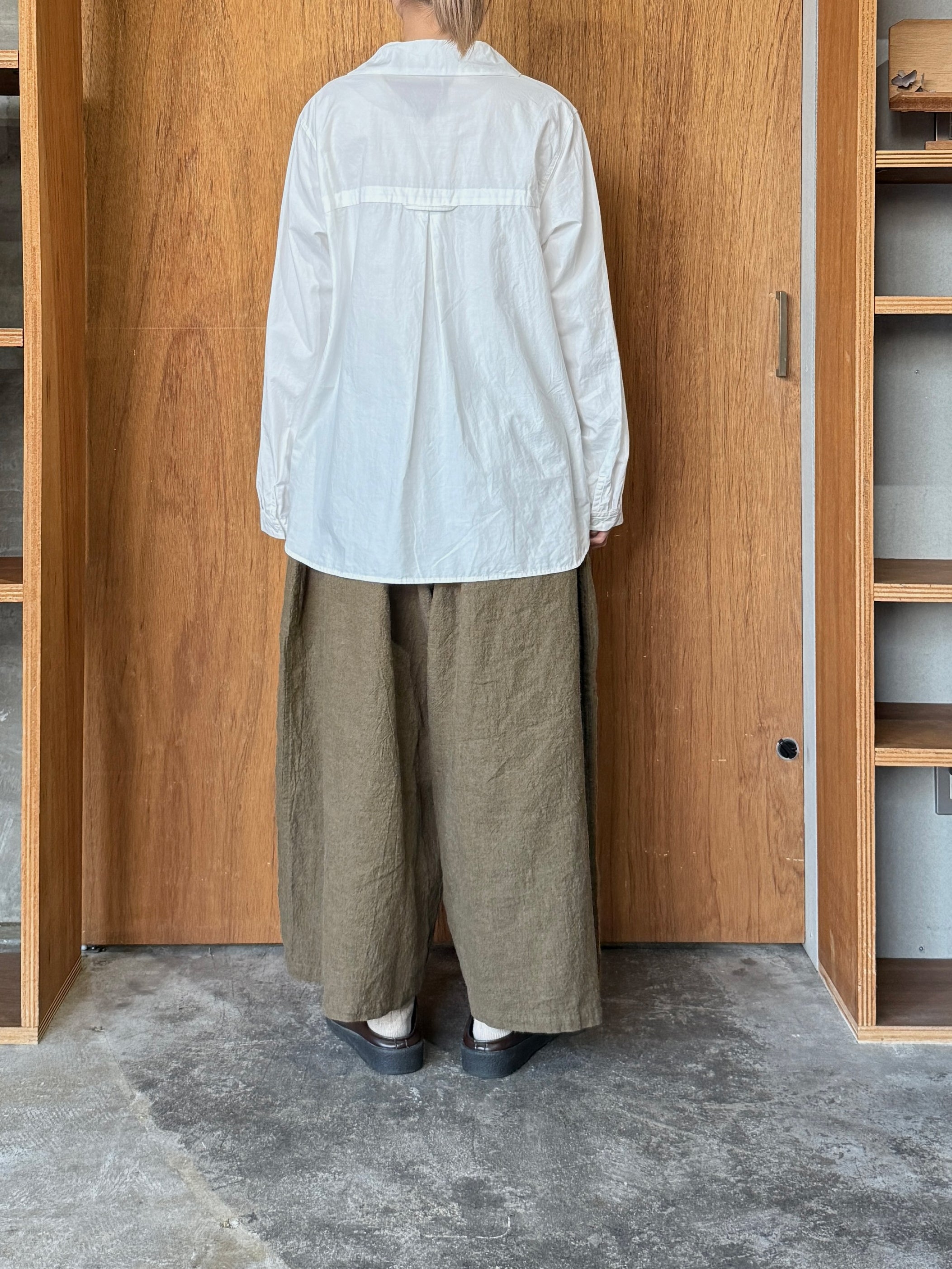 Vlas Blomme / Washed Linen Ramie Wool カーブパンツ(Olive)