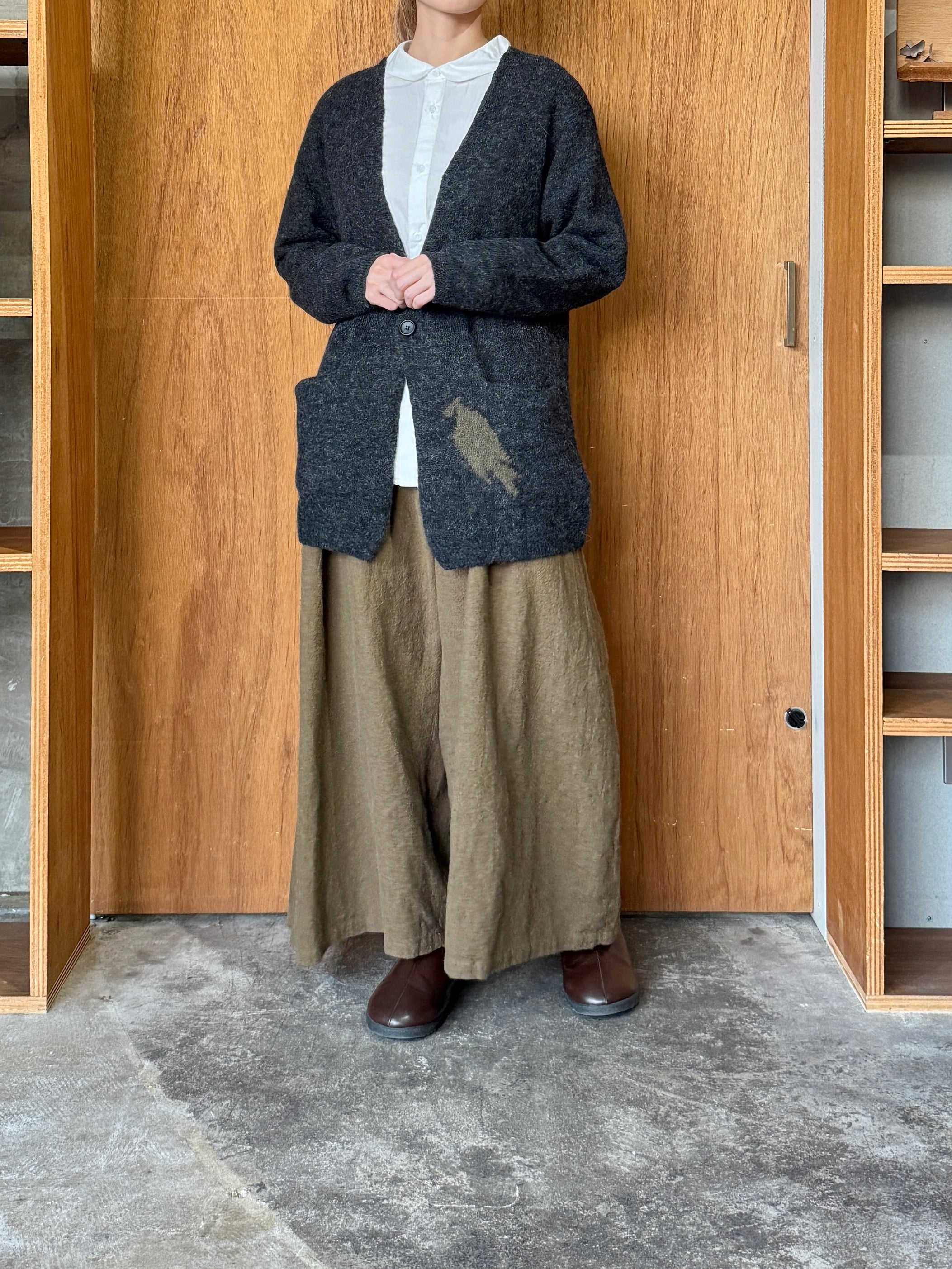 Vlas Blomme / Fluffy Baby Alpaca Wool Swallow J/Q Vネックカーディガン(D.Charcoal)