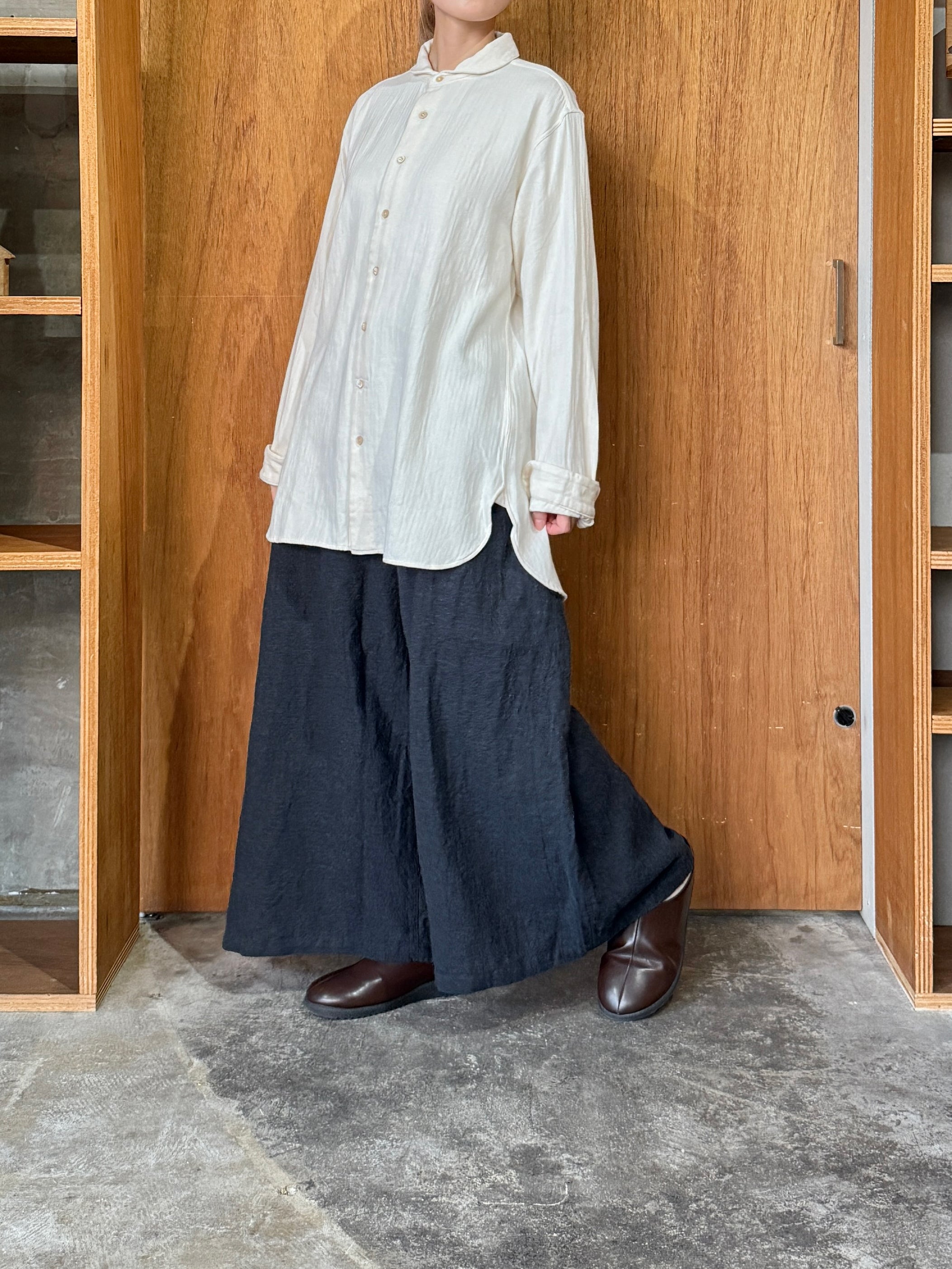 Vlas Blomme / Washed Linen Ramie Wool カーブパンツ(Charcoal)