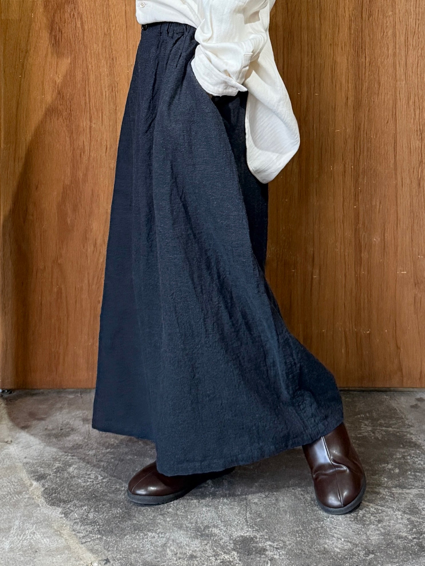 Vlas Blomme / Washed Linen Ramie Wool カーブパンツ(Charcoal)