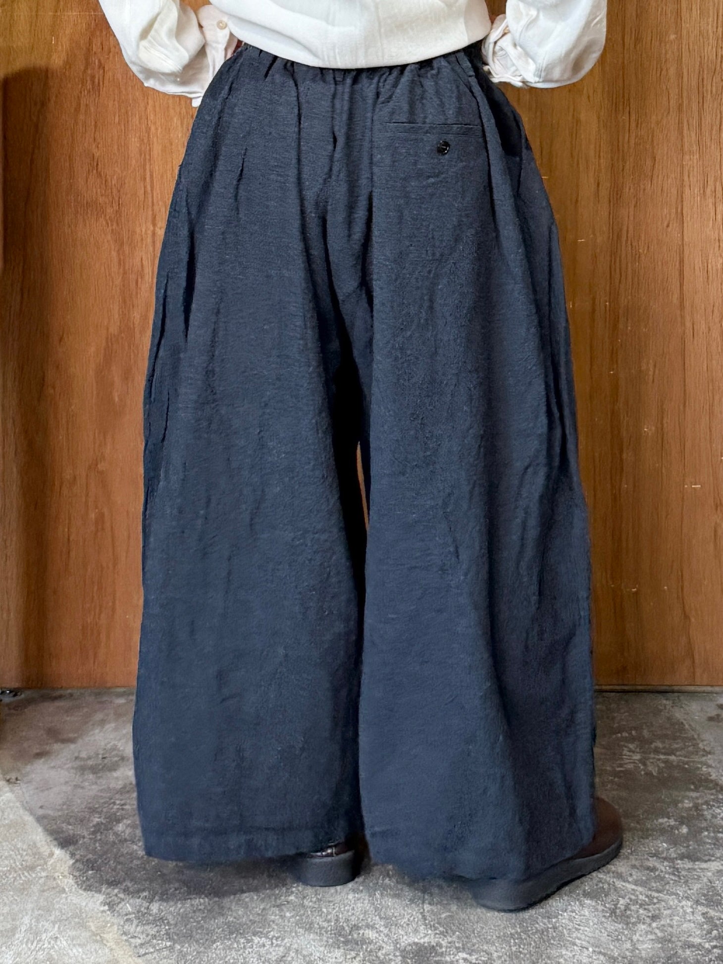 Vlas Blomme / Washed Linen Ramie Wool カーブパンツ(Charcoal)