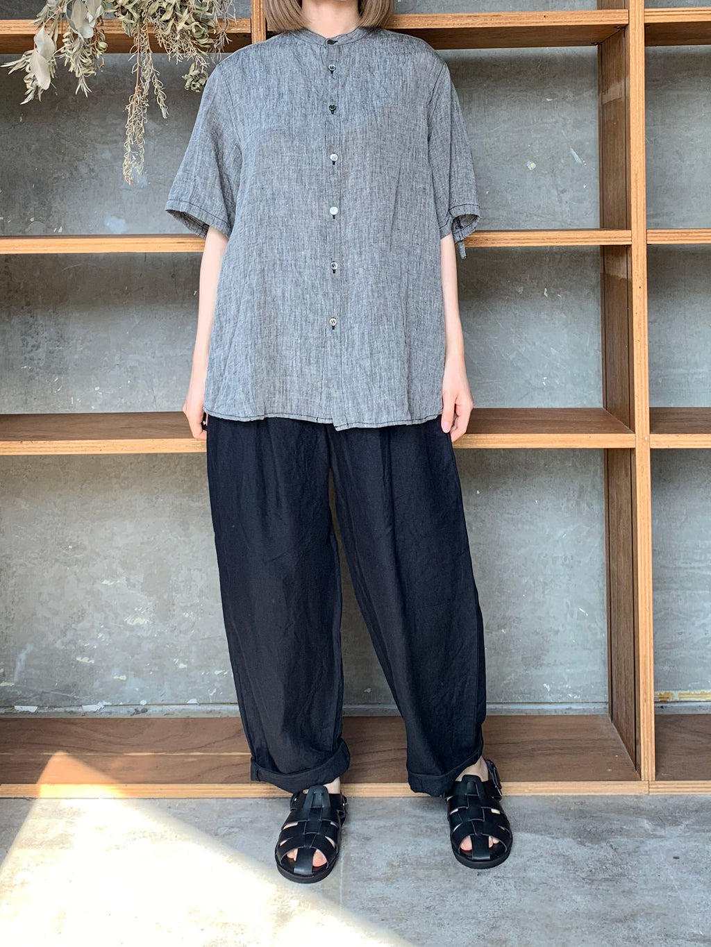 Vlas Blomme / Airy Linen 半袖シャツ（Gray）