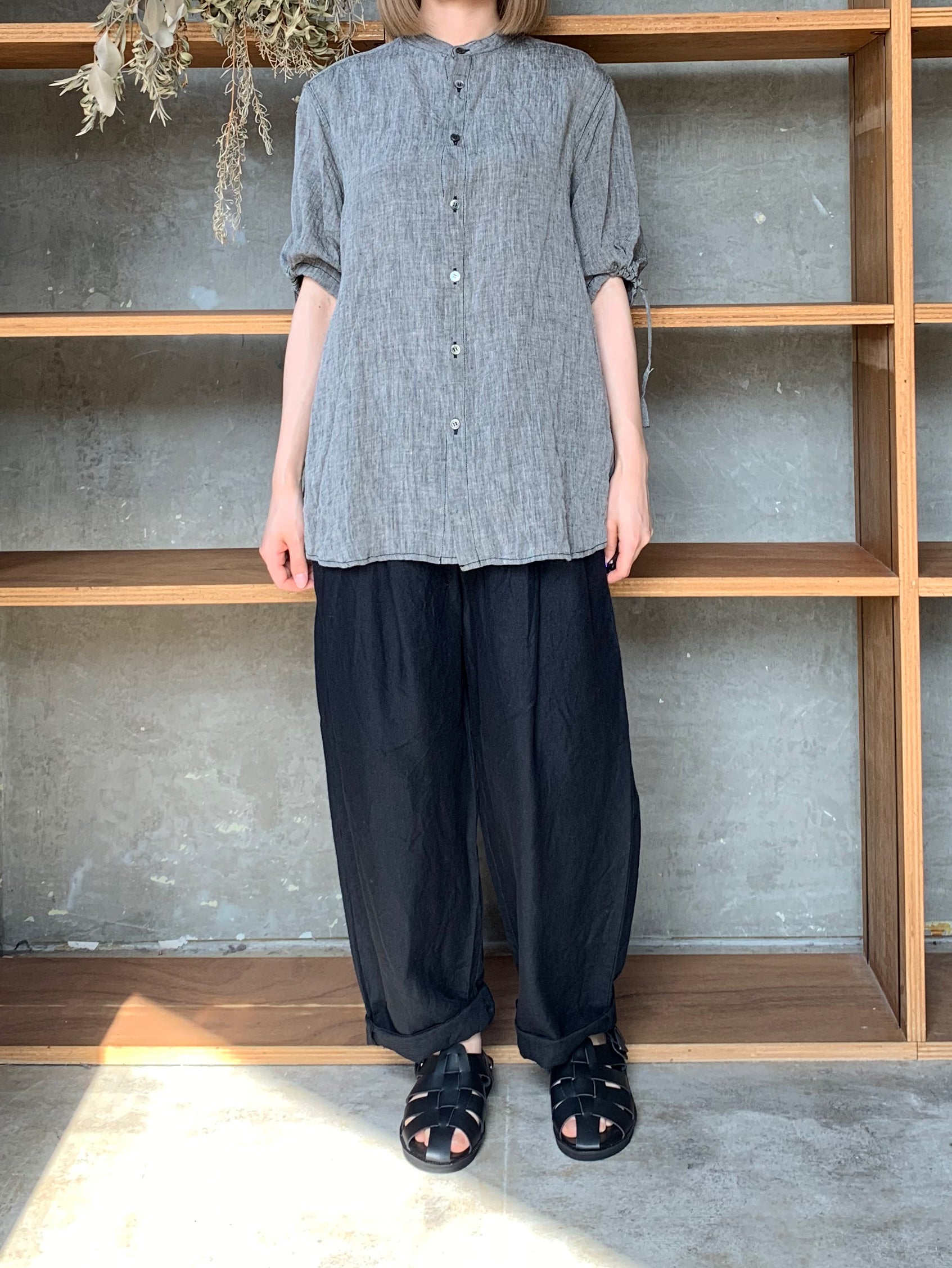 Vlas Blomme / Airy Linen 半袖シャツ（Gray）