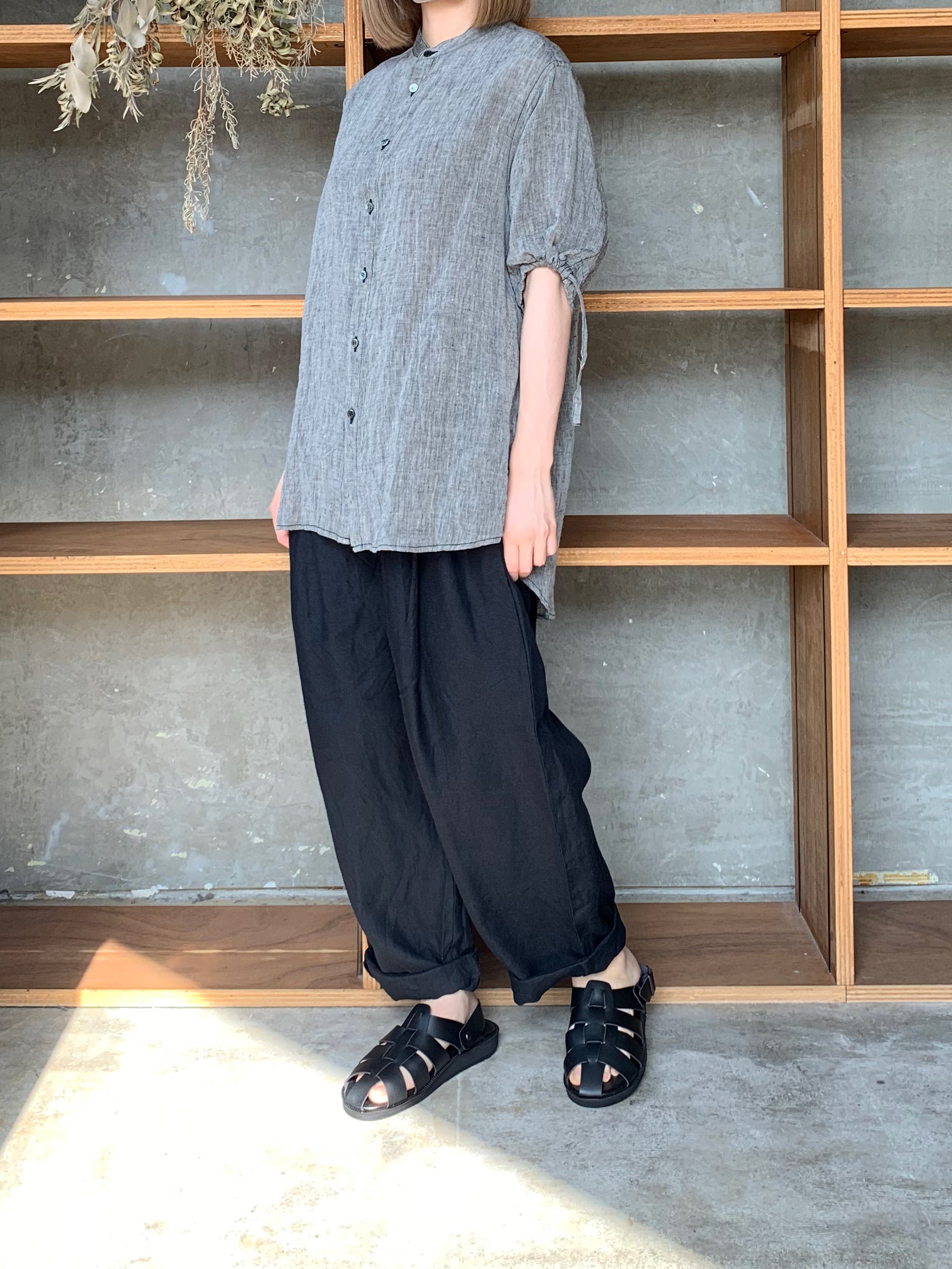 Vlas Blomme / Airy Linen 半袖シャツ（Gray）