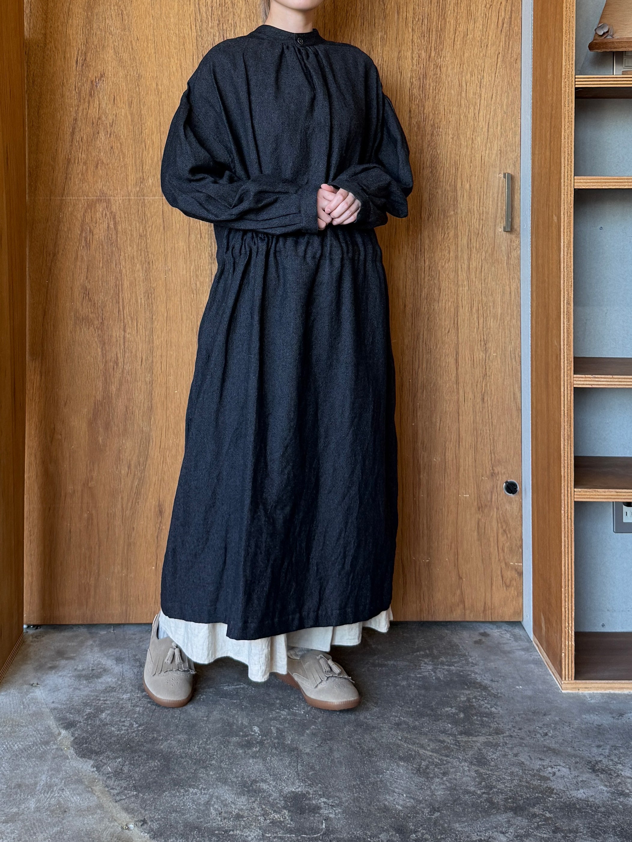 Vlas Blomme / Linen Wool Gauze ドレス(Charcoal)