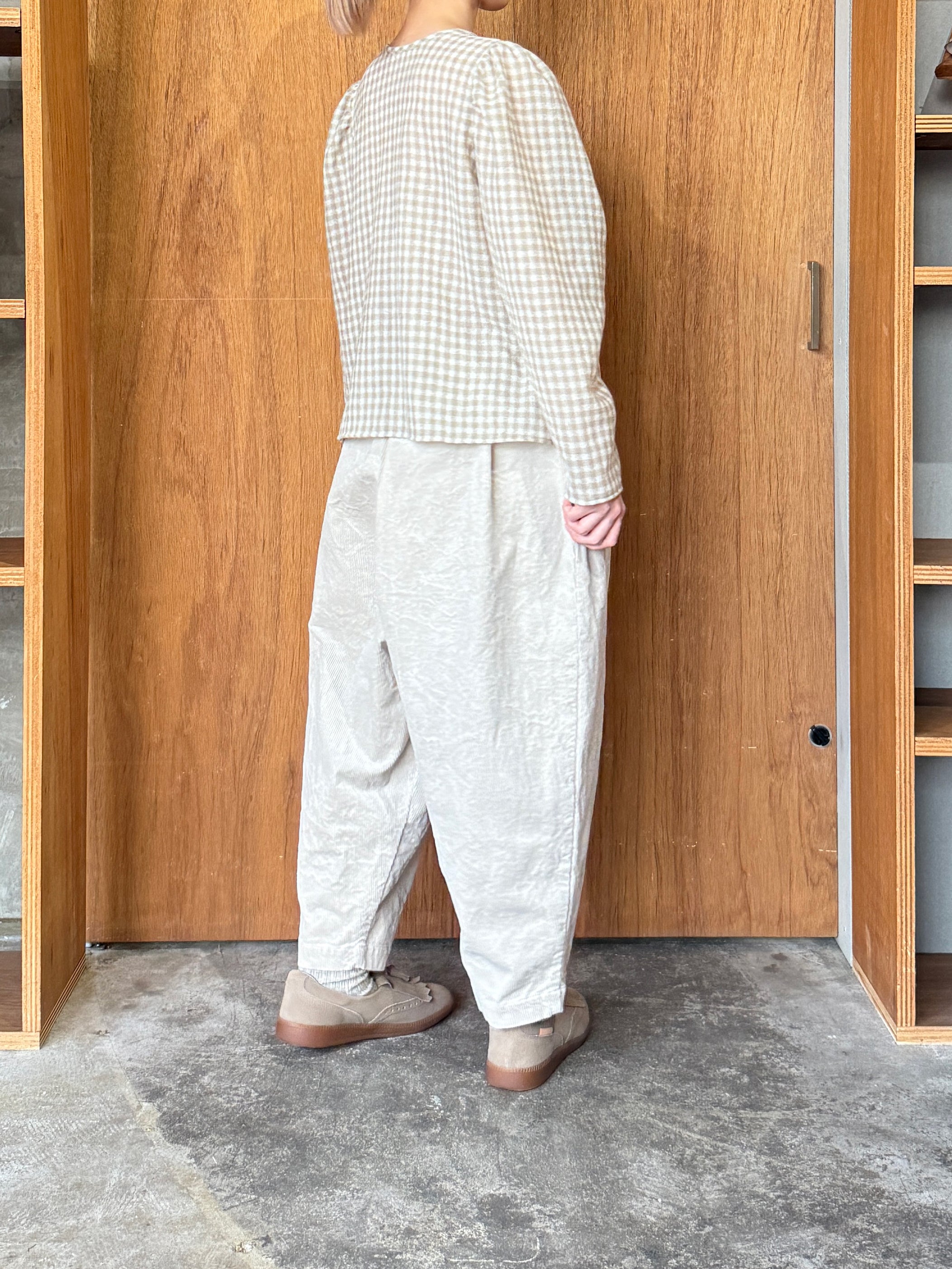 ROBE de PEAU / WOOL GAUZE CLASSIC BLOUSE (IVORY × BEIGE)