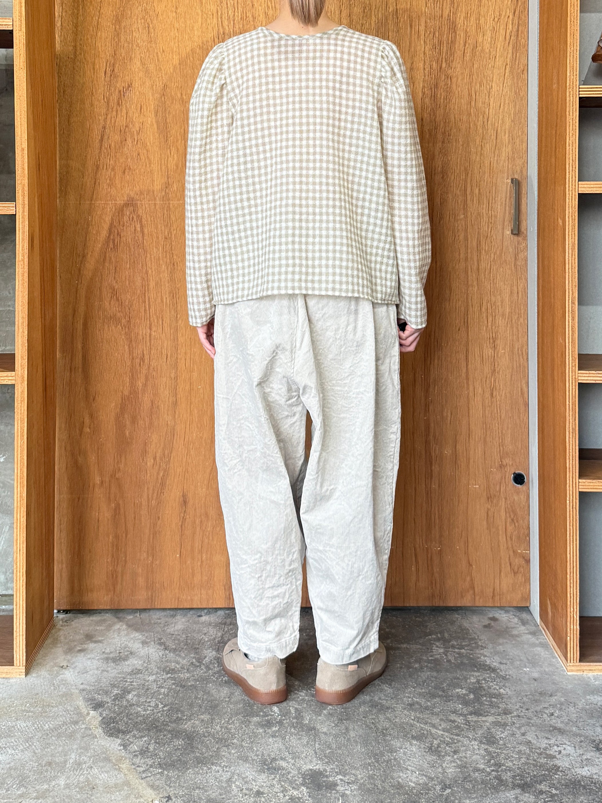 ROBE de PEAU / WOOL GAUZE CLASSIC BLOUSE (IVORY × BEIGE)