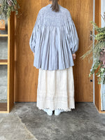 ROBE de PEAU / Circular Smocking Shirt (Smoke Sax)