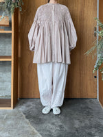ROBE de PEAU / Circular Smocking Shirt (Greige)